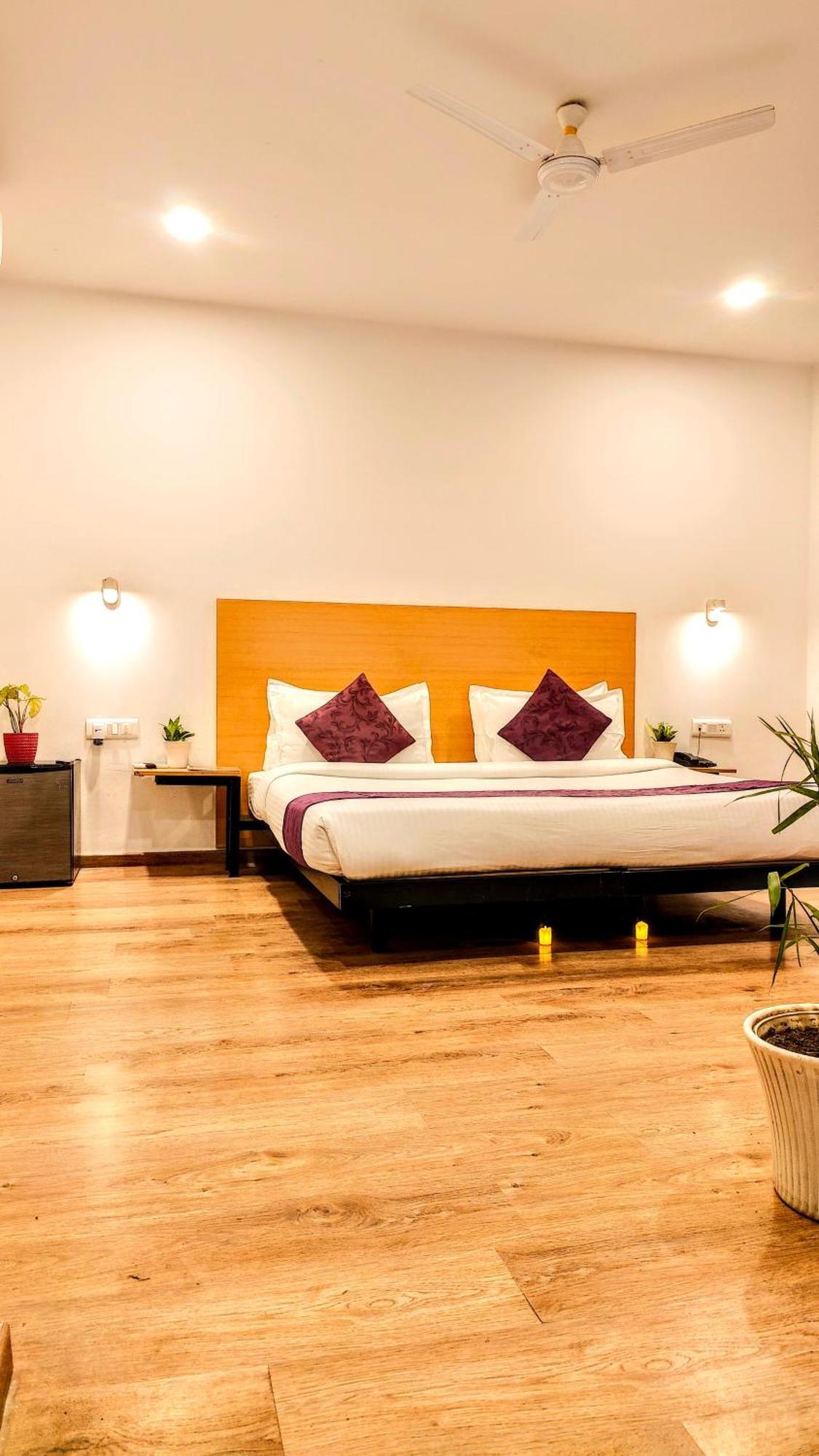 Hotel Mavens White Artemis Hospital Road Sector 52 Gurgaon Exterior foto